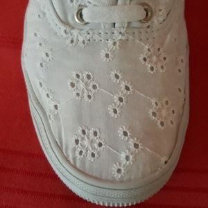 American Eagle Outfitters Shoes - American Eagle white eyelet cotton sneakers sz 7 American Eagle Outfitters Shoes - American Eagle white eyelet cotton sneakers sz 7